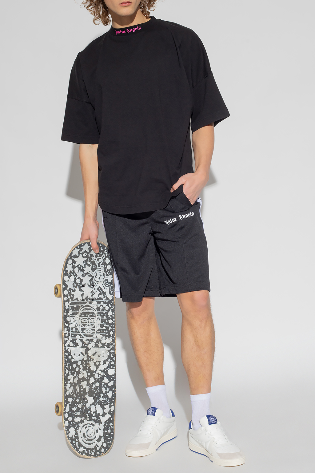 PALM ANGELS クルネックTシャツ PMUG002C99FAB001 1010 Palm Angels ロゴ Tシャツ | ブラック | FARFETCH JP